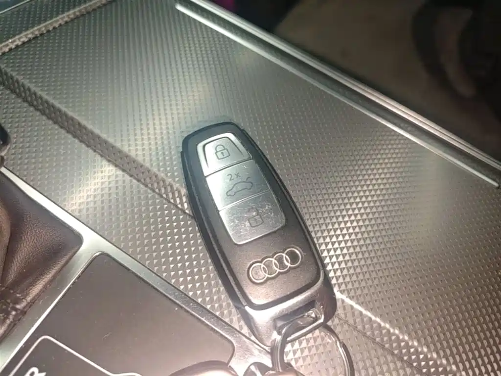 Audi A6L 2023 40 TFSI Luxury