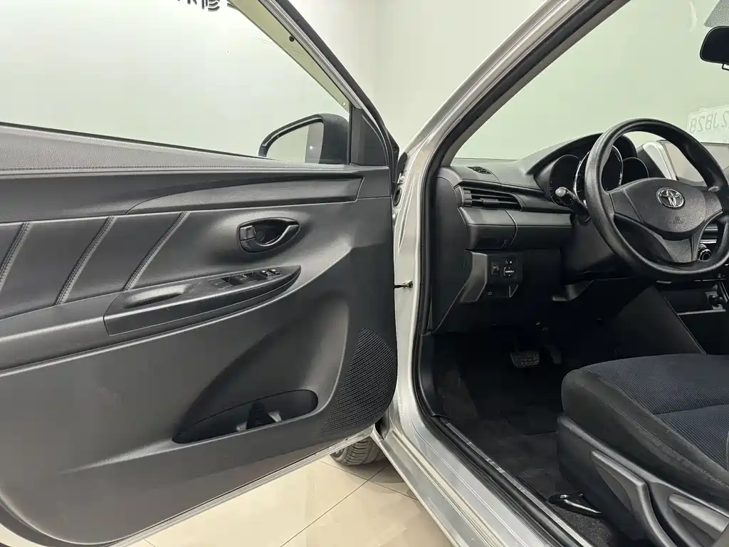 TOYOTA YARIS L TO ENJOY