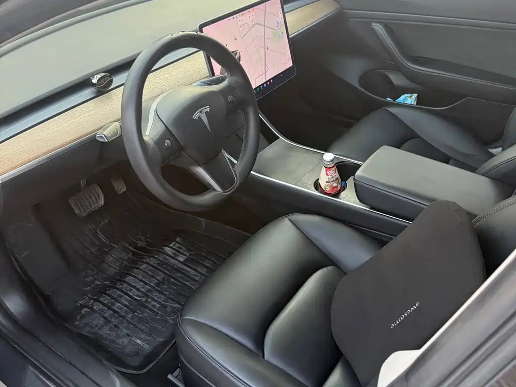 Tesla Model 3 — миниатюра 5