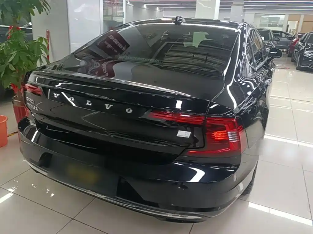 Volvo S90 2022 T8 E Luxury