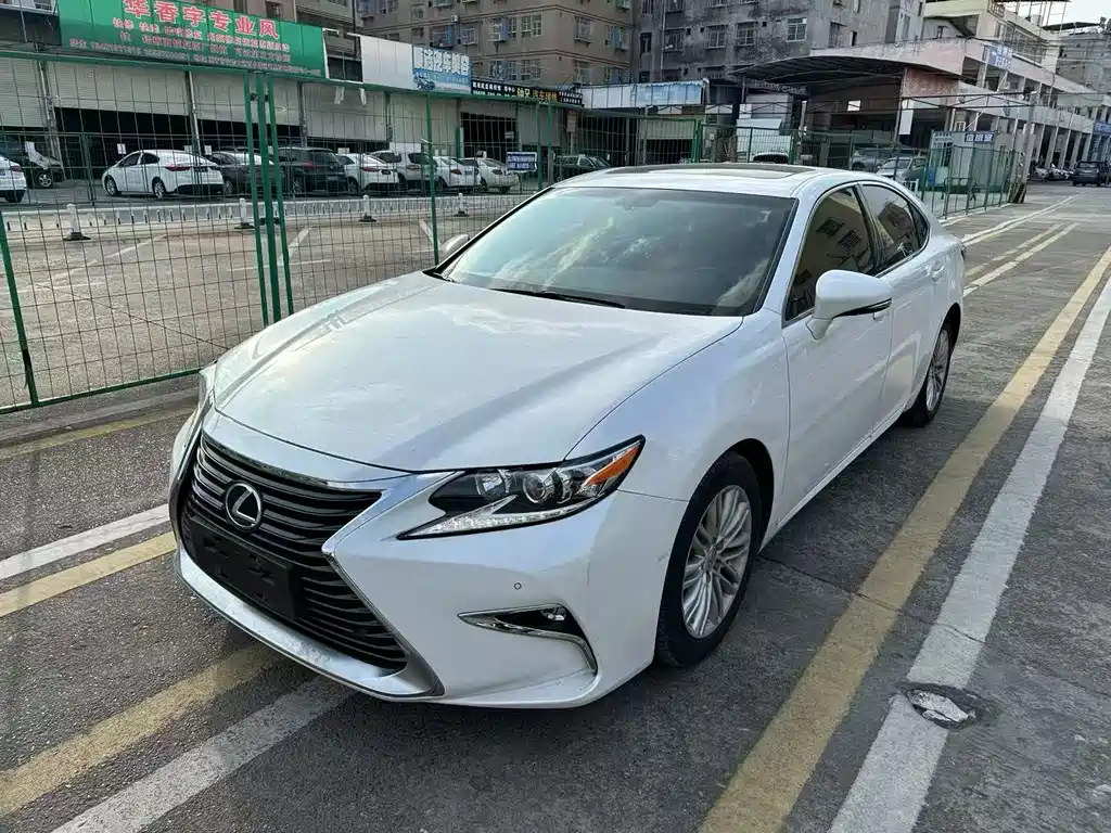 Lexus ES 2016