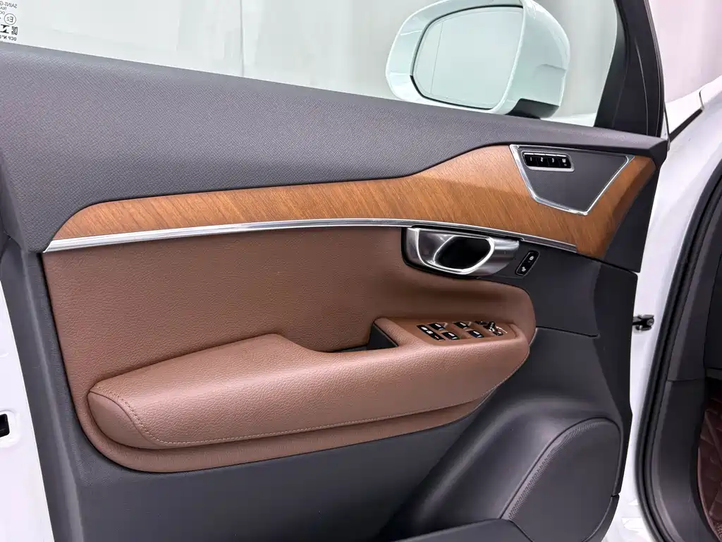 Volvo XC90 — миниатюра 6