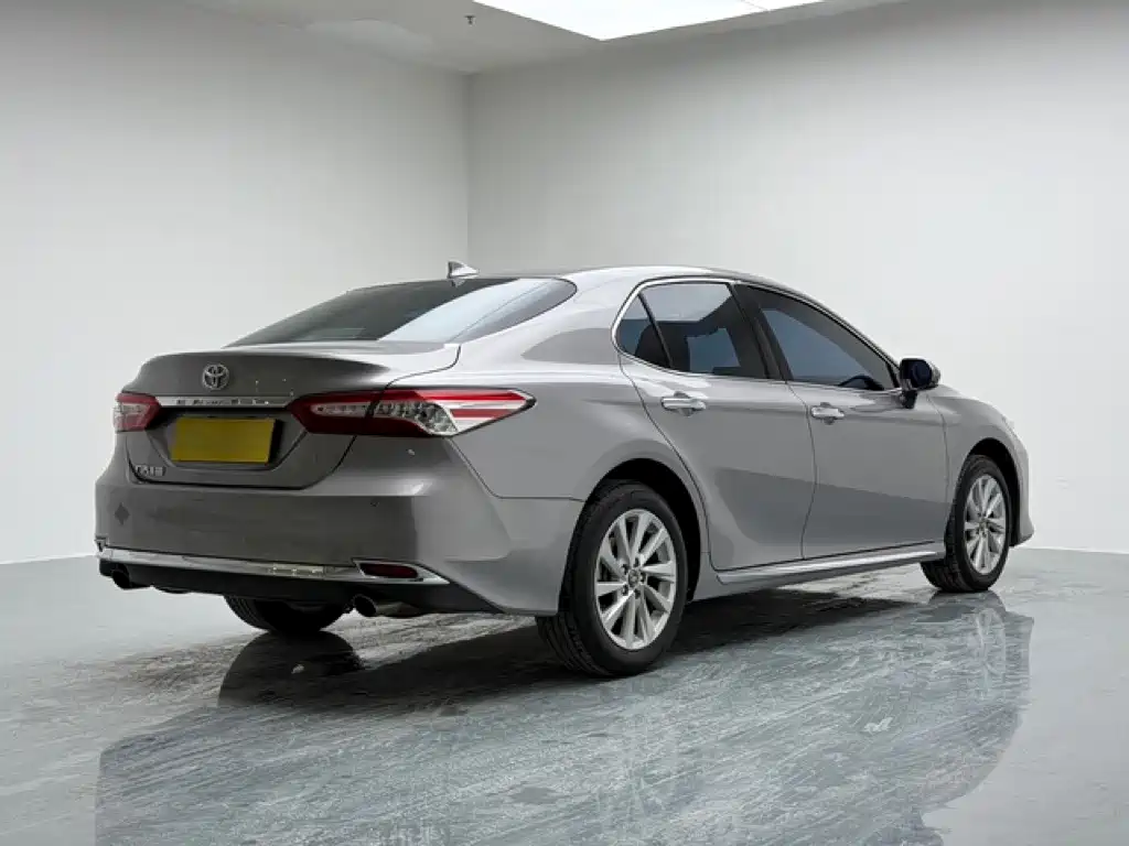 Toyota Camry — миниатюра 5