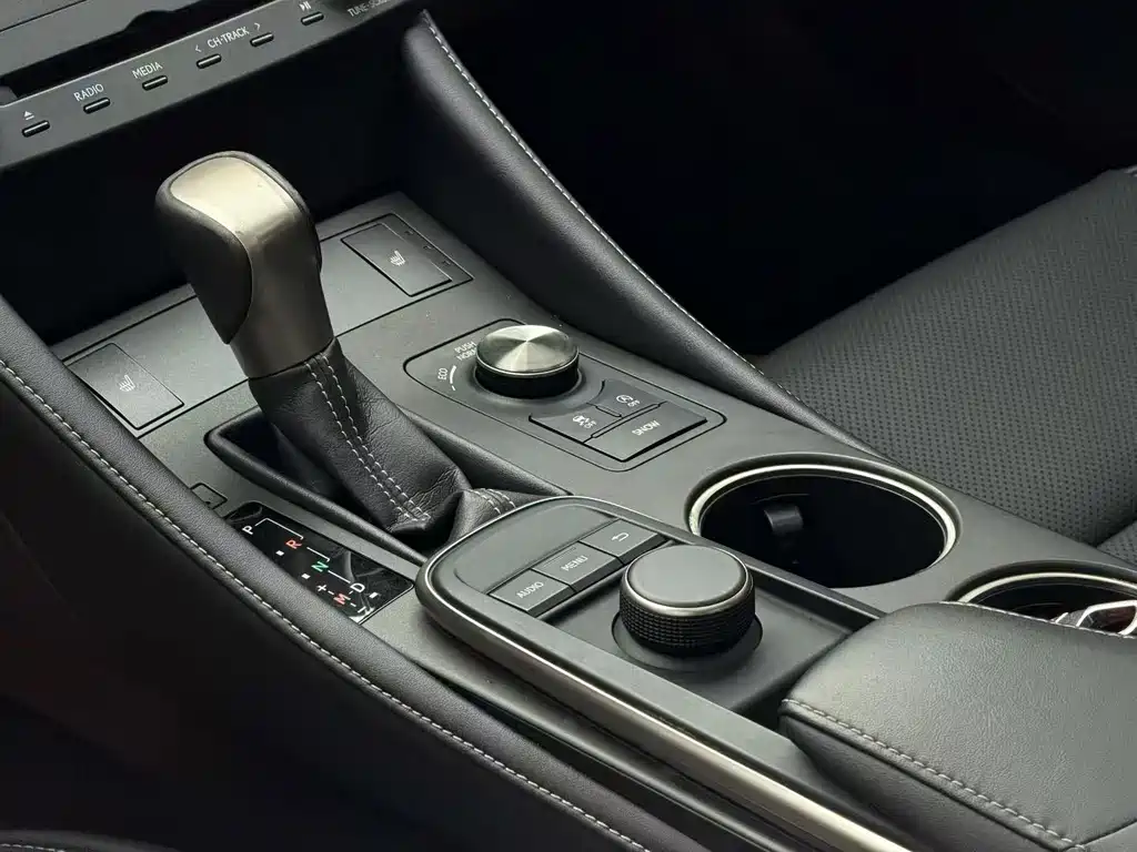 Lexus RC — миниатюра 6