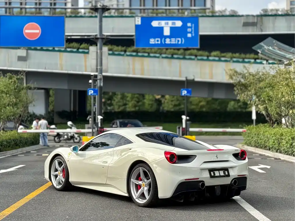 Ferrari 488 — миниатюра 9