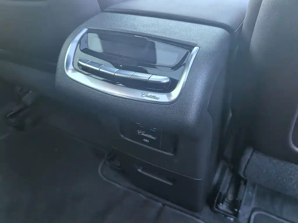 Cadillac XT6 — миниатюра 13