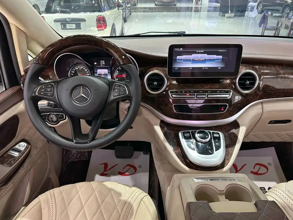 Mercedes-Benz V-Class (Import) — миниатюра 10