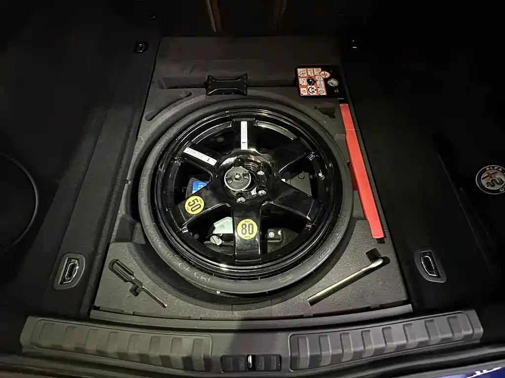 Alfa Romeo Stelvio — миниатюра 9