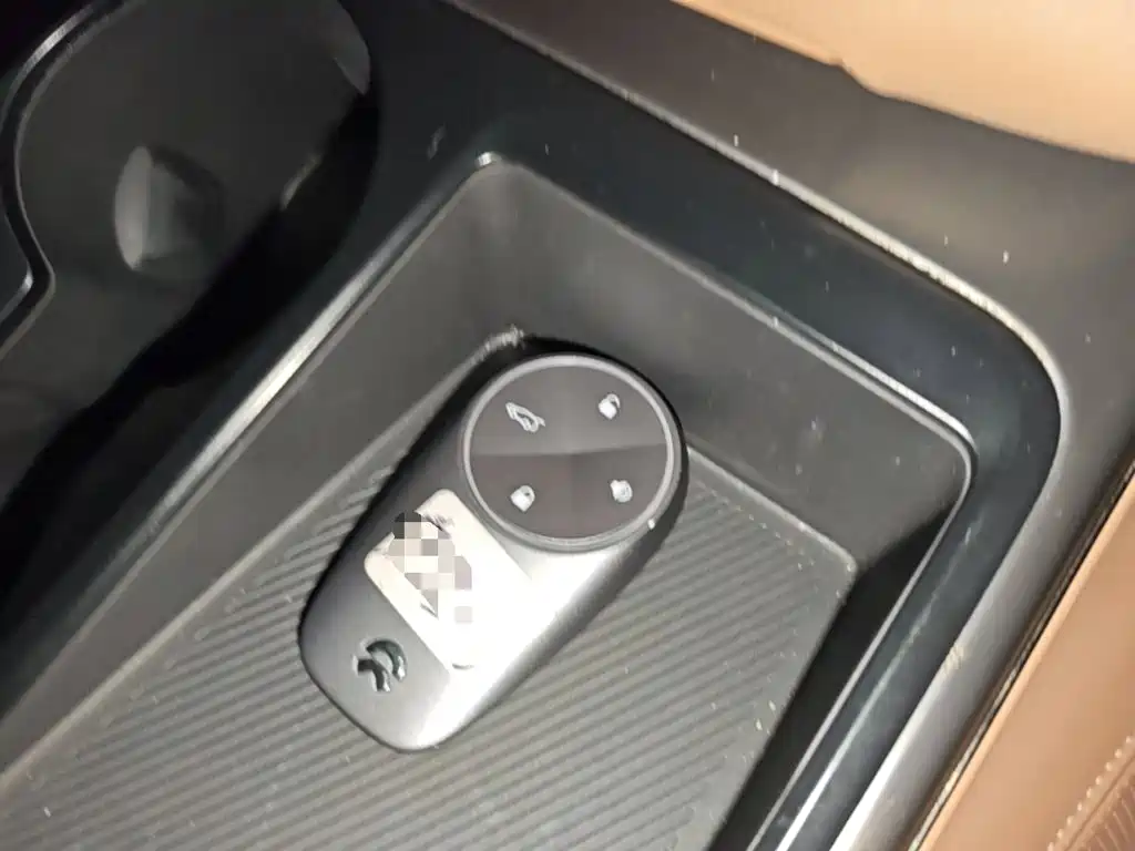 NIO ES8 2020 415KM мест