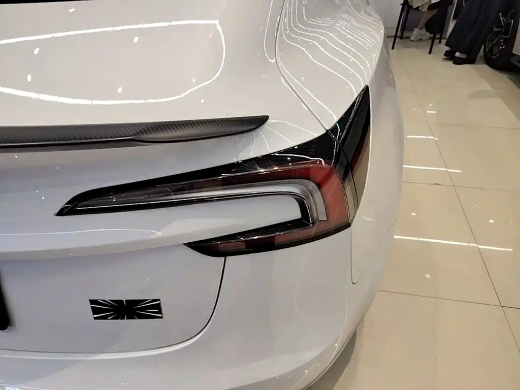 Tesla Model 3 — миниатюра 8