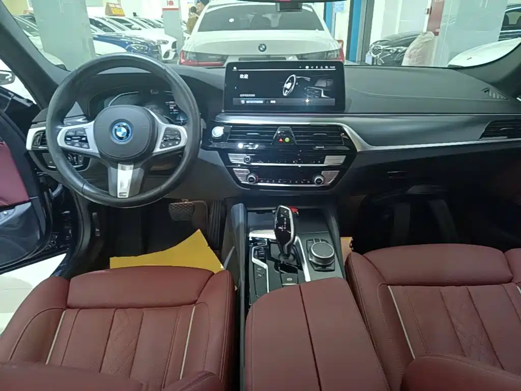 BMW 5 Series 5 2022 535Le M Sport