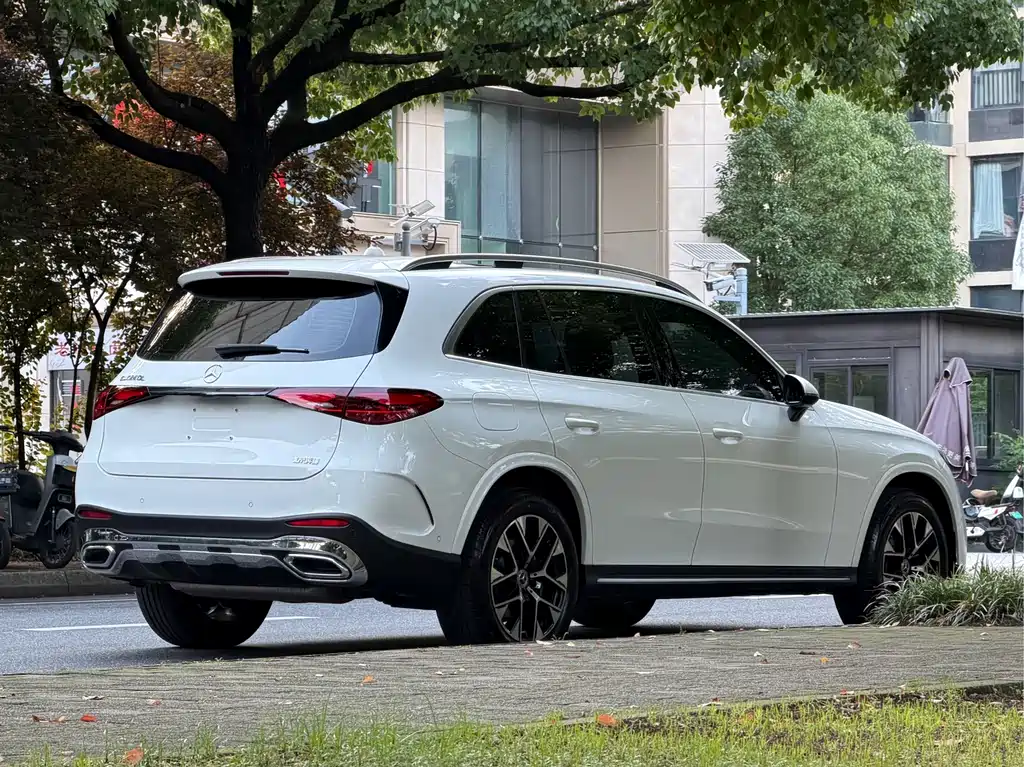 Mercedes-Benz GLC 2023 GLC 260 L 4MATIC 5 мест