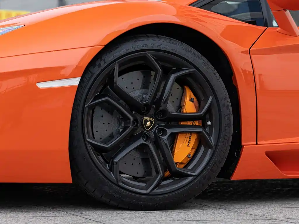 Lamborghini Aventador — миниатюра 8
