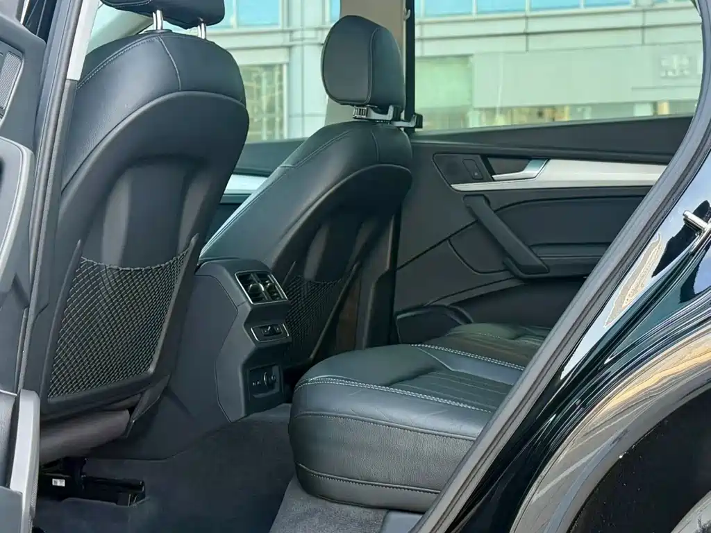 Audi Q5L - фото 6