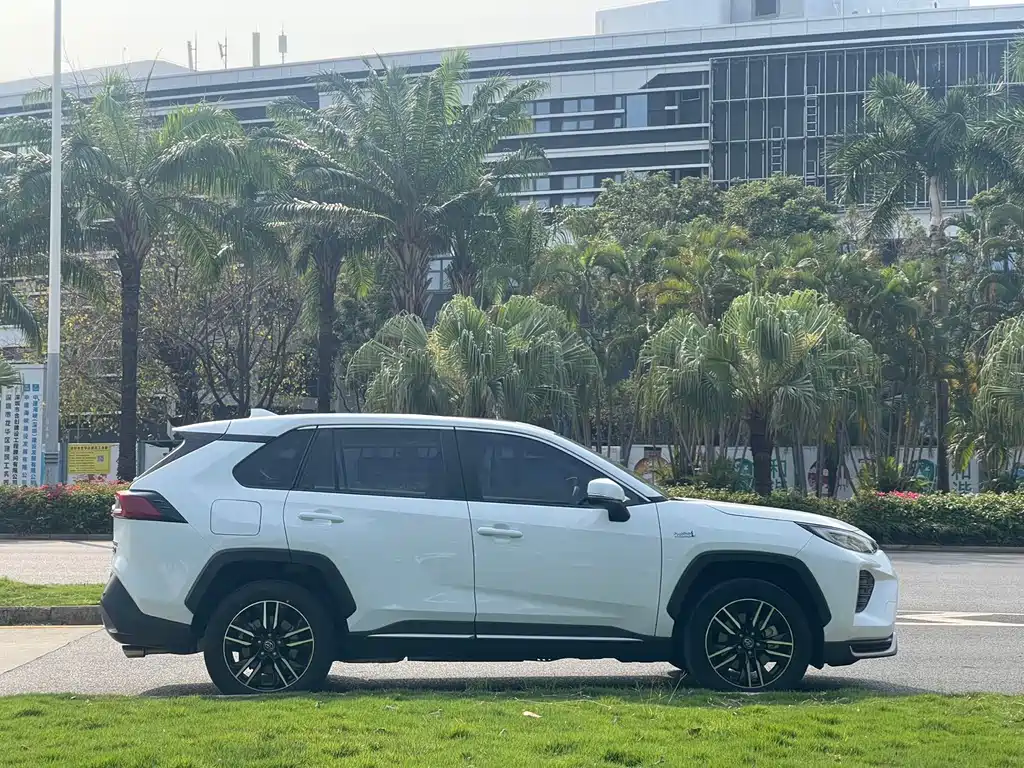 Toyota Wildlander New Energy — миниатюра 13