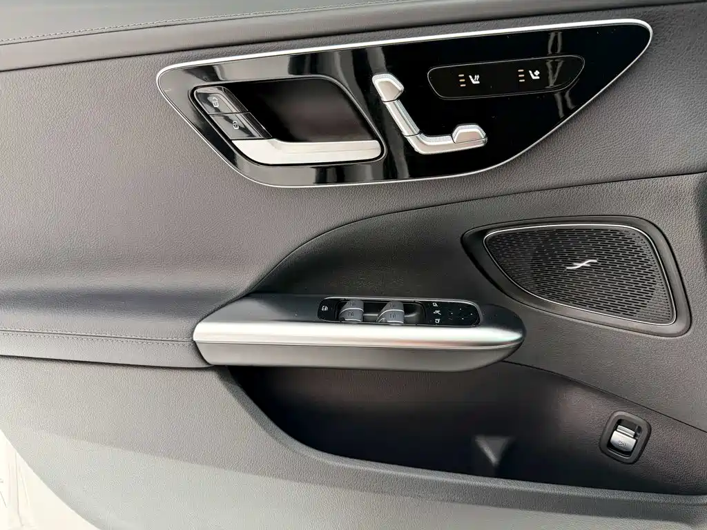 Mercedes-Benz C-Class — миниатюра 15