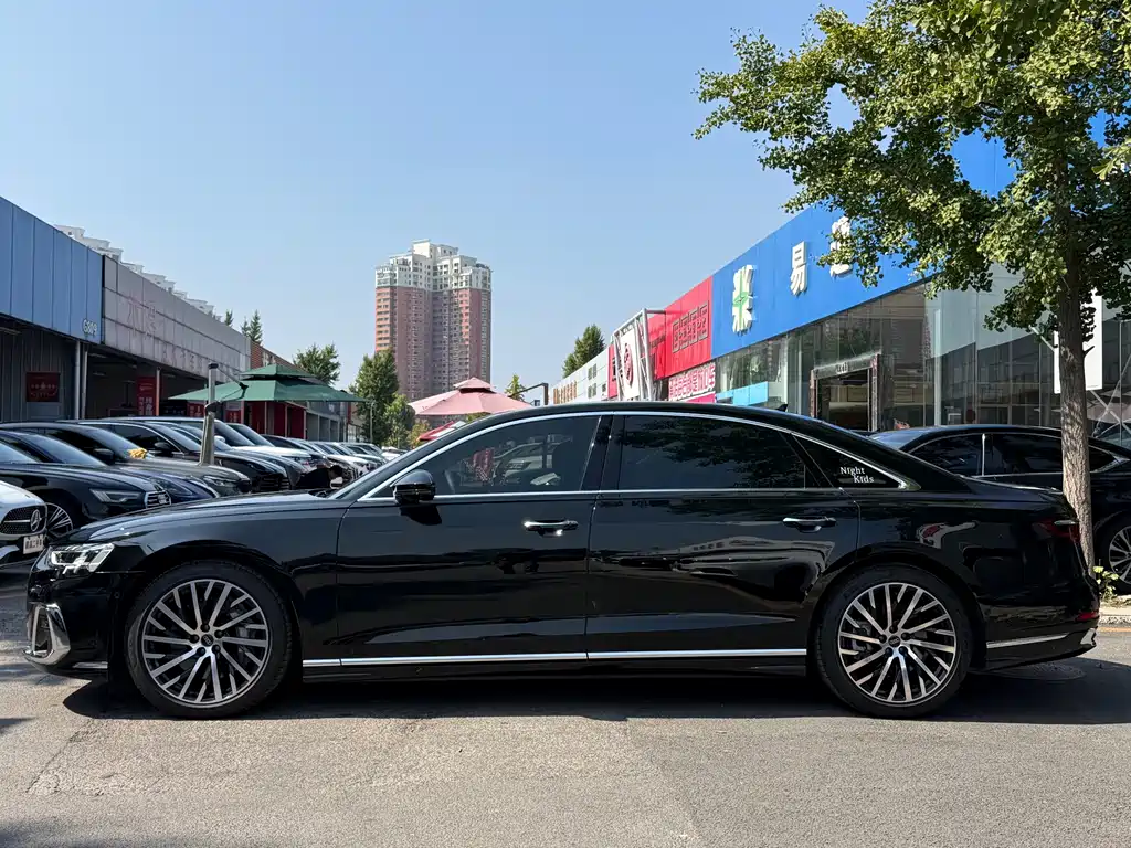 Audi A8 2025 A8L 55 TFSI quattro Flagship