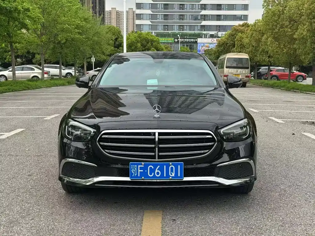 Mercedes-Benz E-Class — миниатюра 2