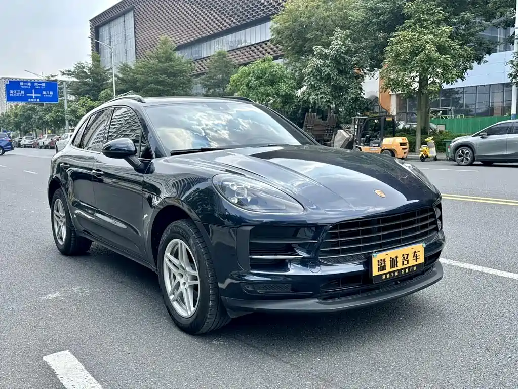 Porsche Macan — миниатюра 3