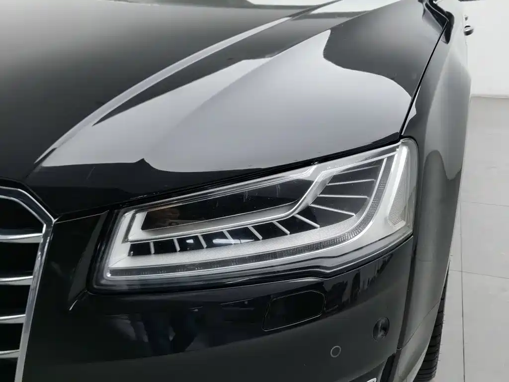 Audi A8 — миниатюра 7