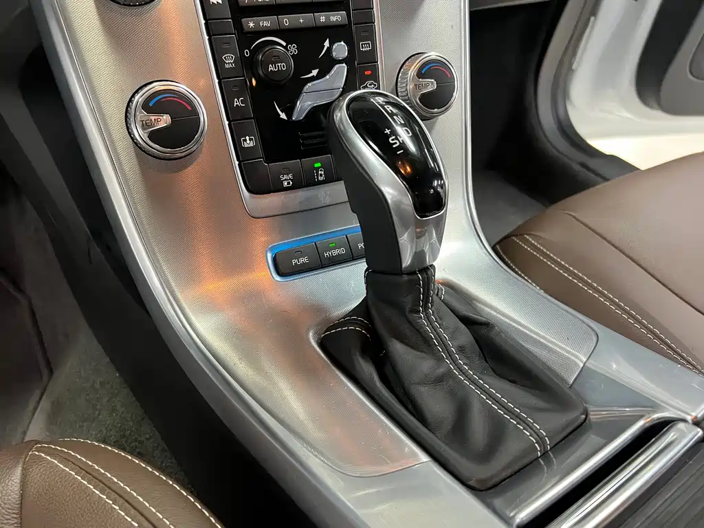Volvo S60 PHEV — миниатюра 12