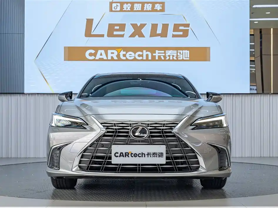 Lexus ES 2025