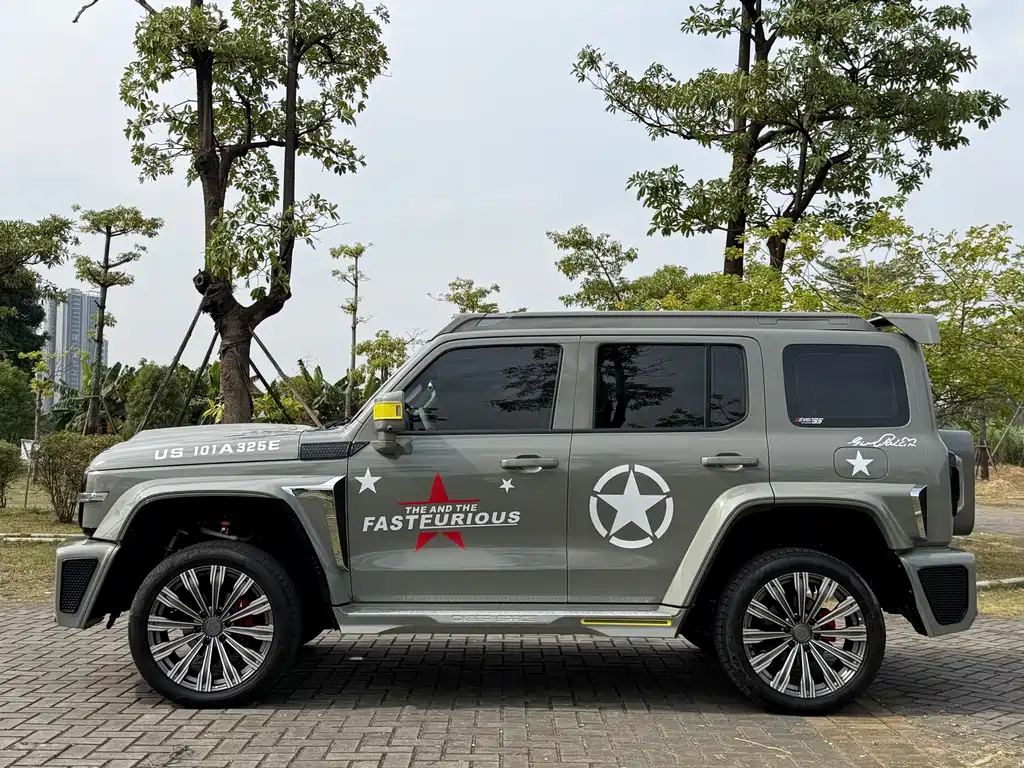 TANK CO CREATION TANK 300