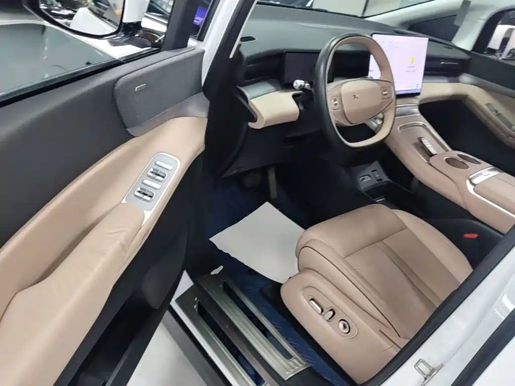 XPeng X9 — миниатюра 16