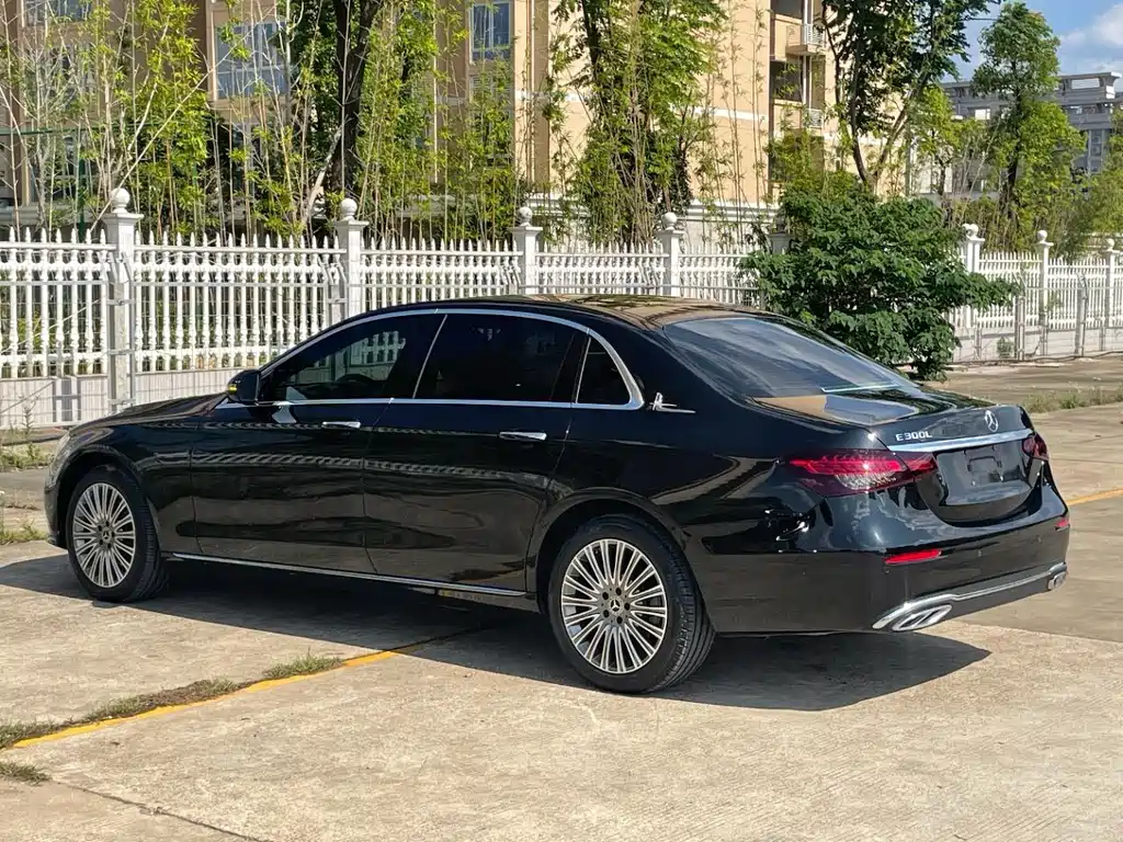 Mercedes-Benz E-Class — миниатюра 4