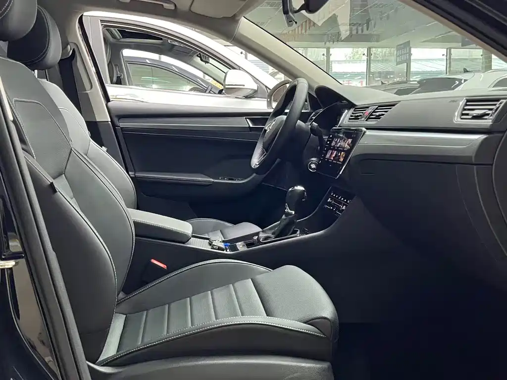 Skoda Superb TSI280 DSG Premium Edition, фото 17