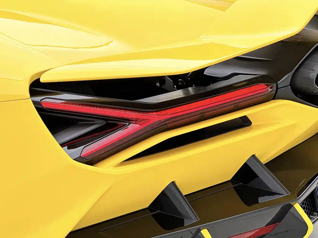 Lamborghini Revuelto — миниатюра 10