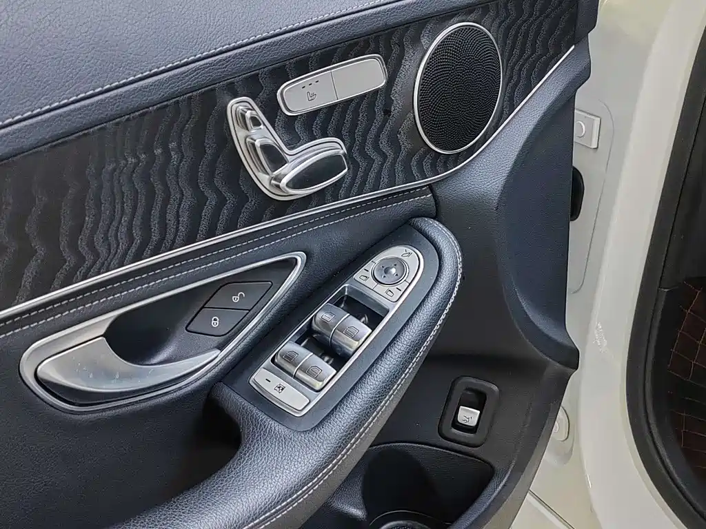 Mercedes-Benz C-Class — миниатюра 8