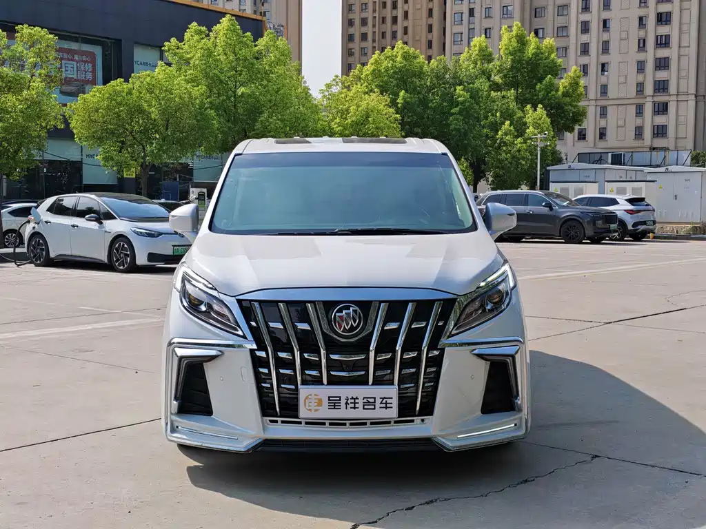 Buick GL8 — миниатюра 2