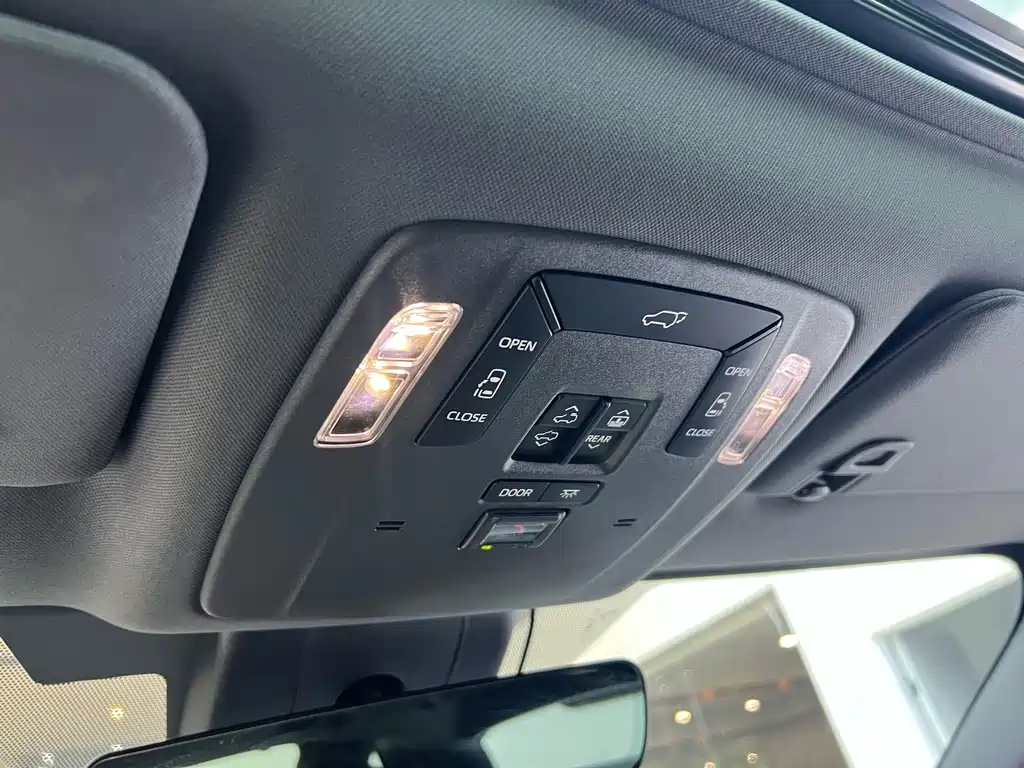 Toyota Granvia — миниатюра 18