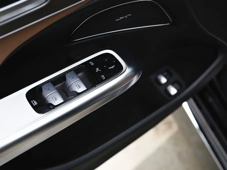 Mercedes-Benz E-Class New Energy — миниатюра 12