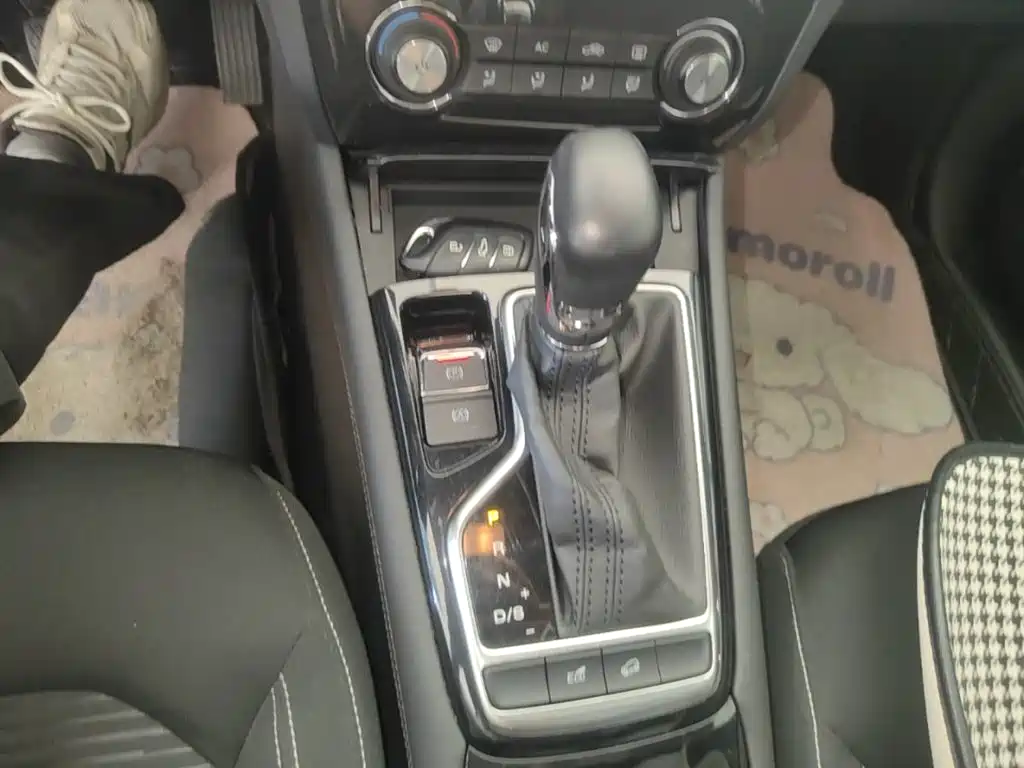 Roewe RX3 — миниатюра 14