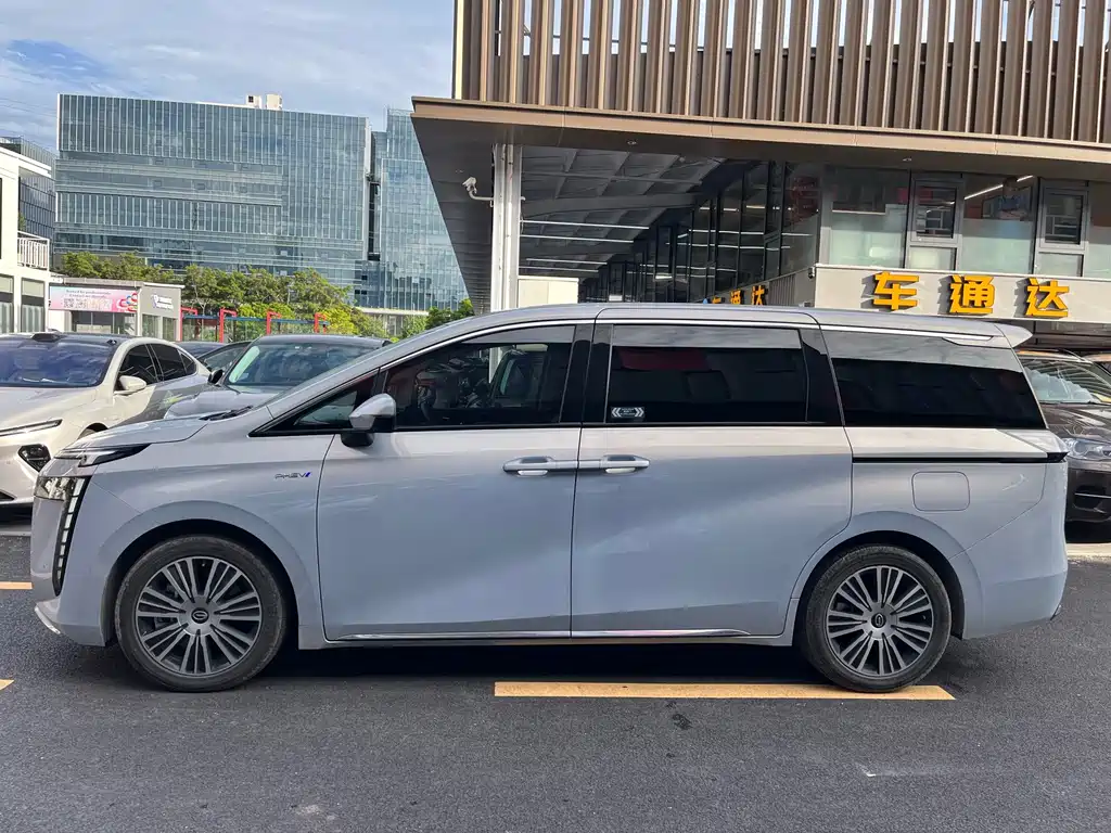 GAC Motor 传祺E8 PHEV — миниатюра 3