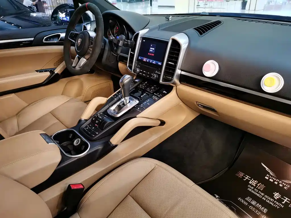 Porsche Cayenne — миниатюра 12
