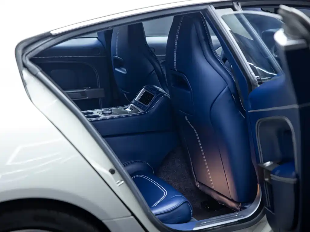 Aston Martin Rapide — миниатюра 43
