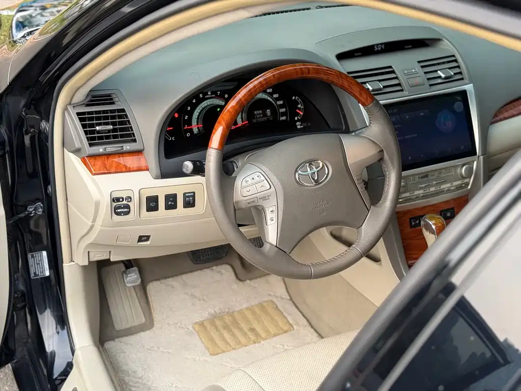 Toyota Camry — миниатюра 11
