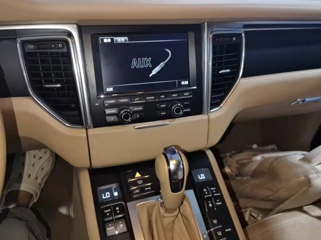 Porsche Macan — миниатюра 13