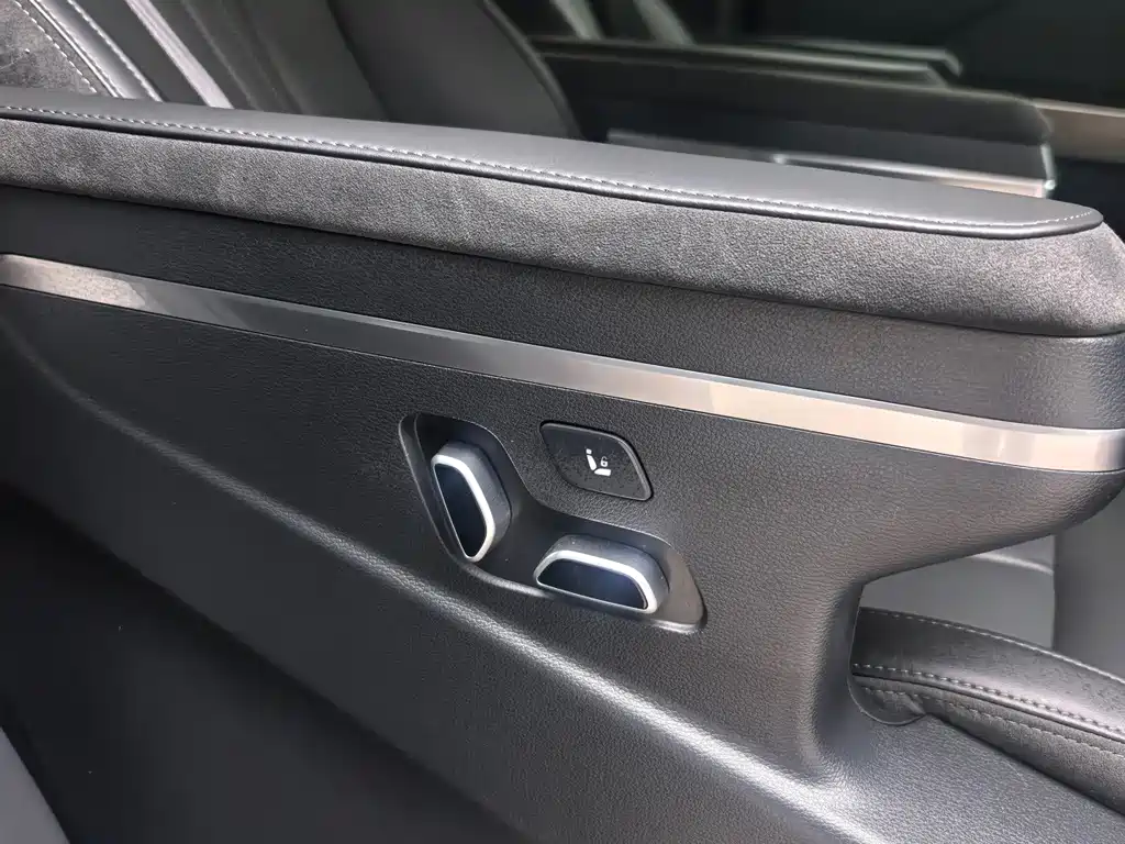 Hongqi Hongqi HQ9 PHEV — миниатюра 9