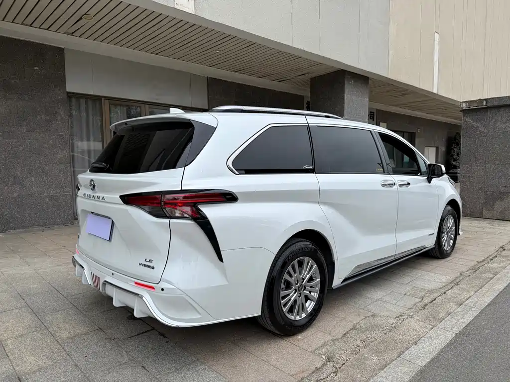 TOYOTA SIENNA