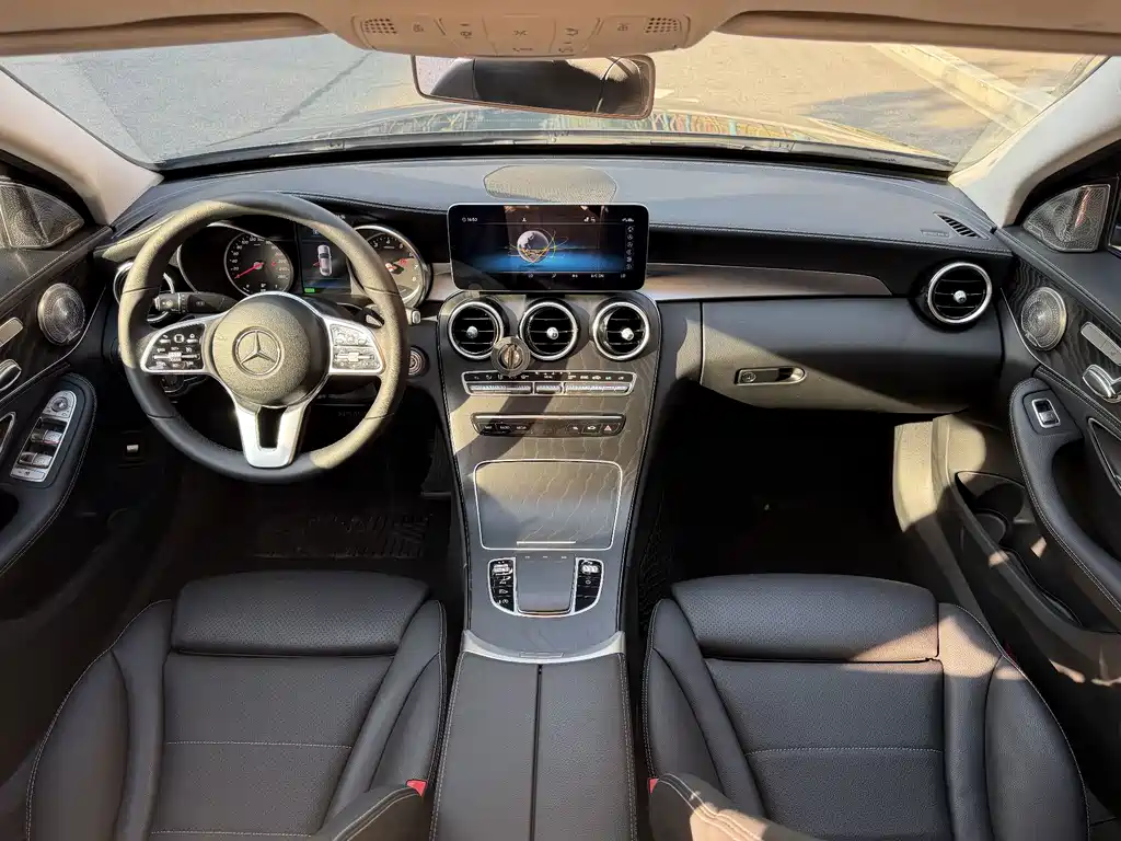 Mercedes-Benz C-Class — миниатюра 11