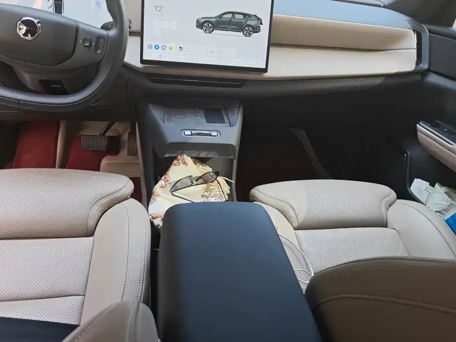 Volvo XC70 PHEV — миниатюра 16