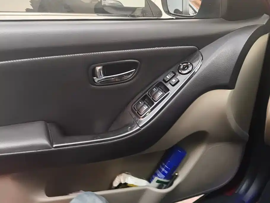 Hyundai Elantra — миниатюра 7