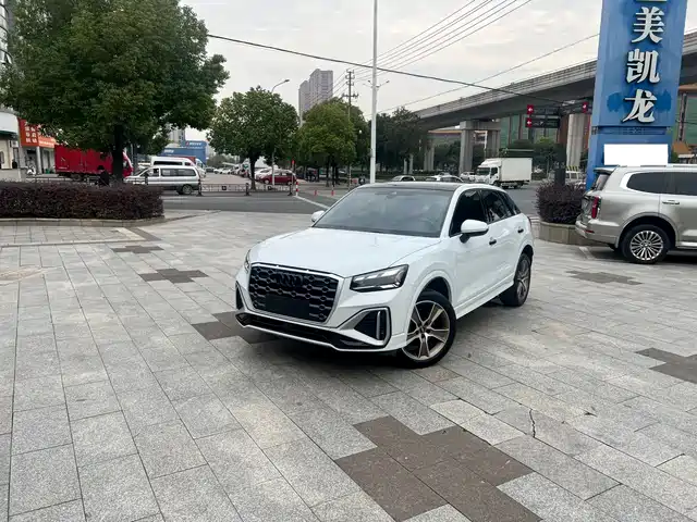 audi q2l