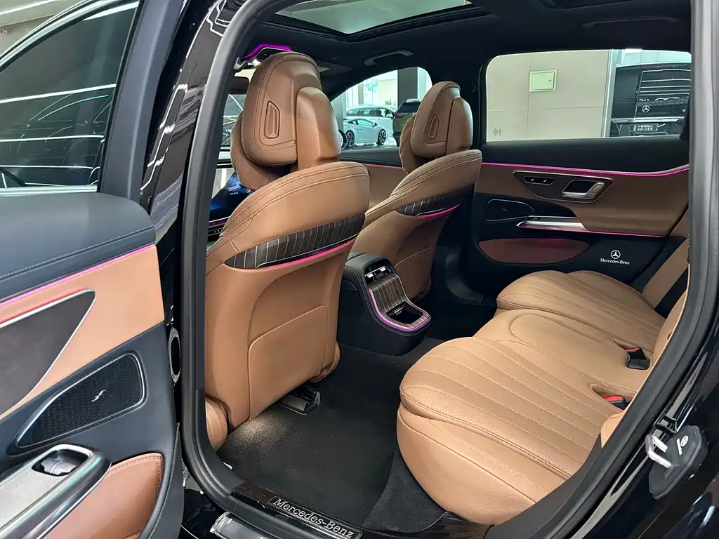 Mercedes-Benz E-Class — миниатюра 17