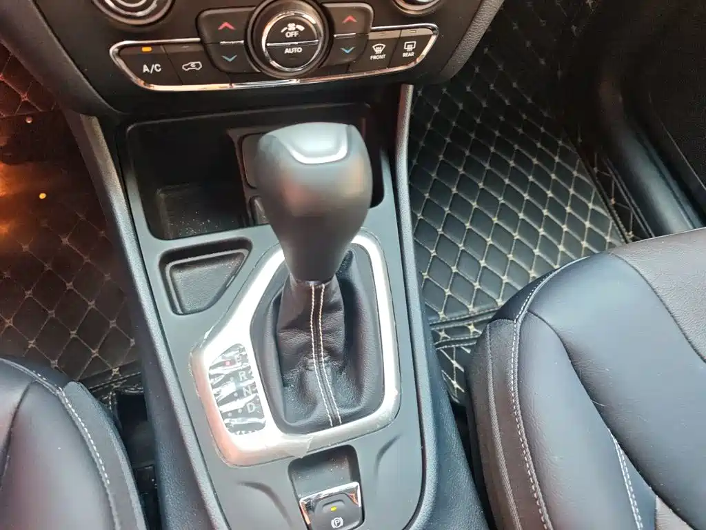 Jeep Cherokee — миниатюра 10
