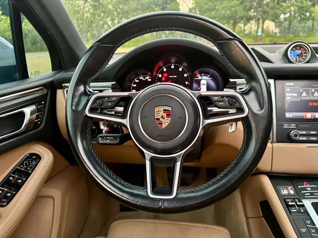 Porsche Macan — миниатюра 15